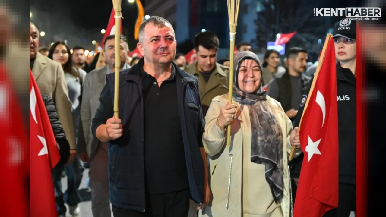 Emirdağ’da Cumhuriyet Bayramı Coşkusu Fener Alayı ve Konserle Kutlandı