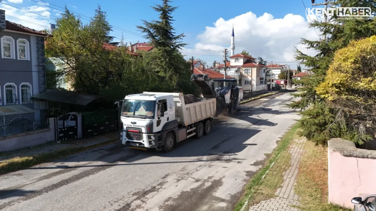 Bolvadin’de Ertuğrul Gazi Caddesi İçin Sıcak Asfalt Çalışmaları Başlatıldı