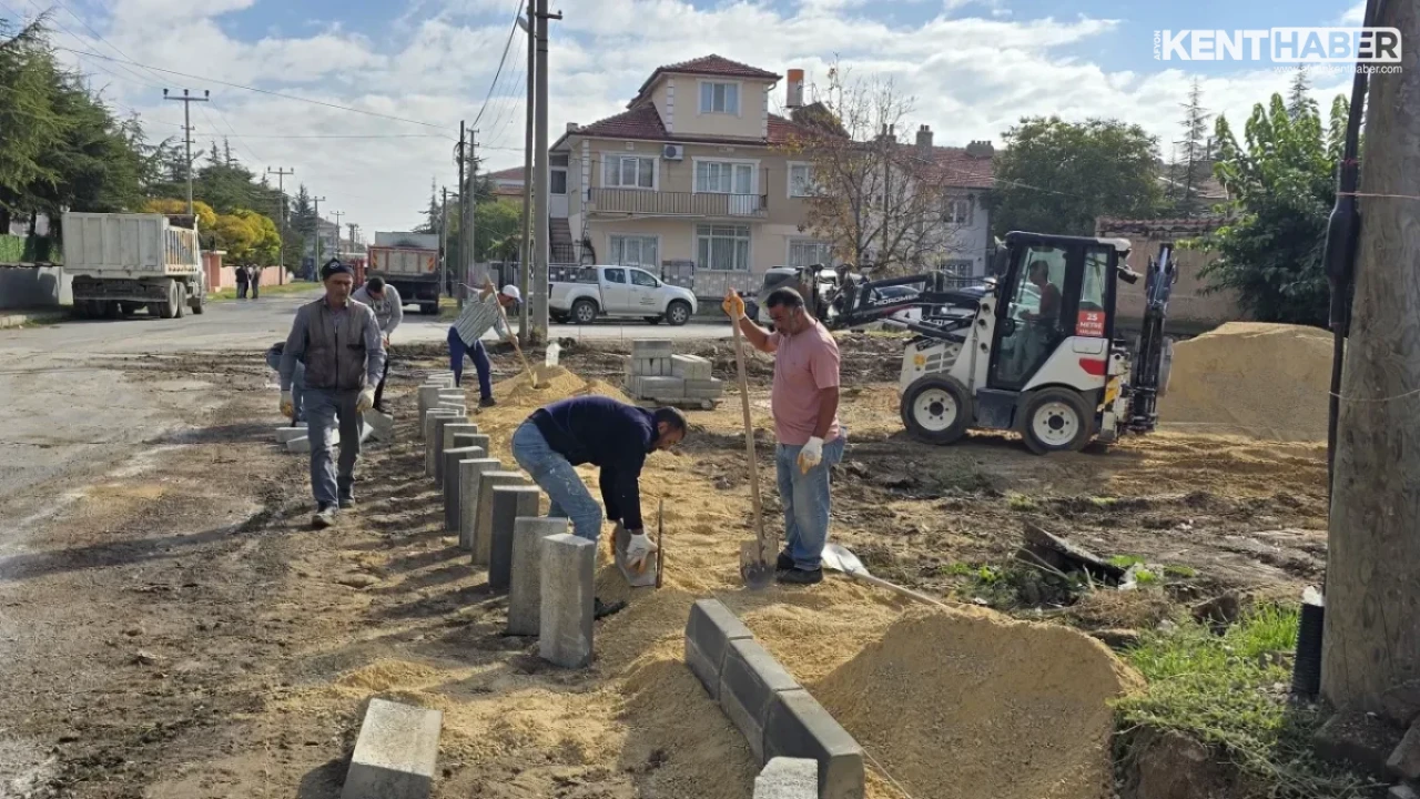 Bolvadin'de Ertuğrul Gazi Caddesi İçin Sıcak Asfalt Çalışmaları Başlatıldı - Detay Görsel 1