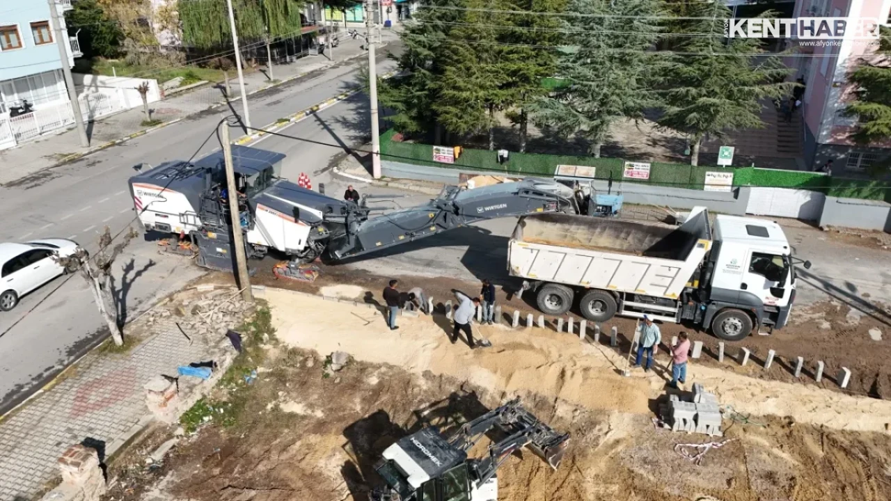 Bolvadin'de Ertuğrul Gazi Caddesi İçin Sıcak Asfalt Çalışmaları Başlatıldı - Detay Görsel 3