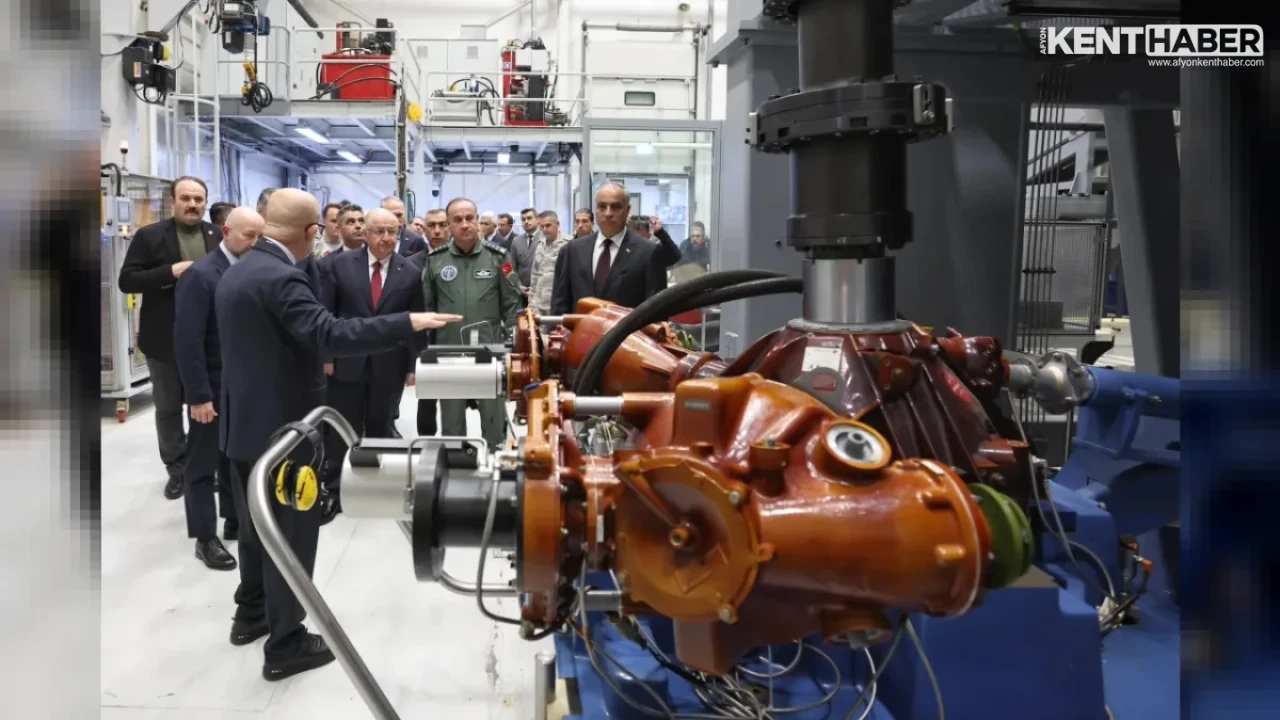 Millî Savunma Bakanı Yaşar Güler Eskişehir’de Alp Havacılığı Ziyaret Etti