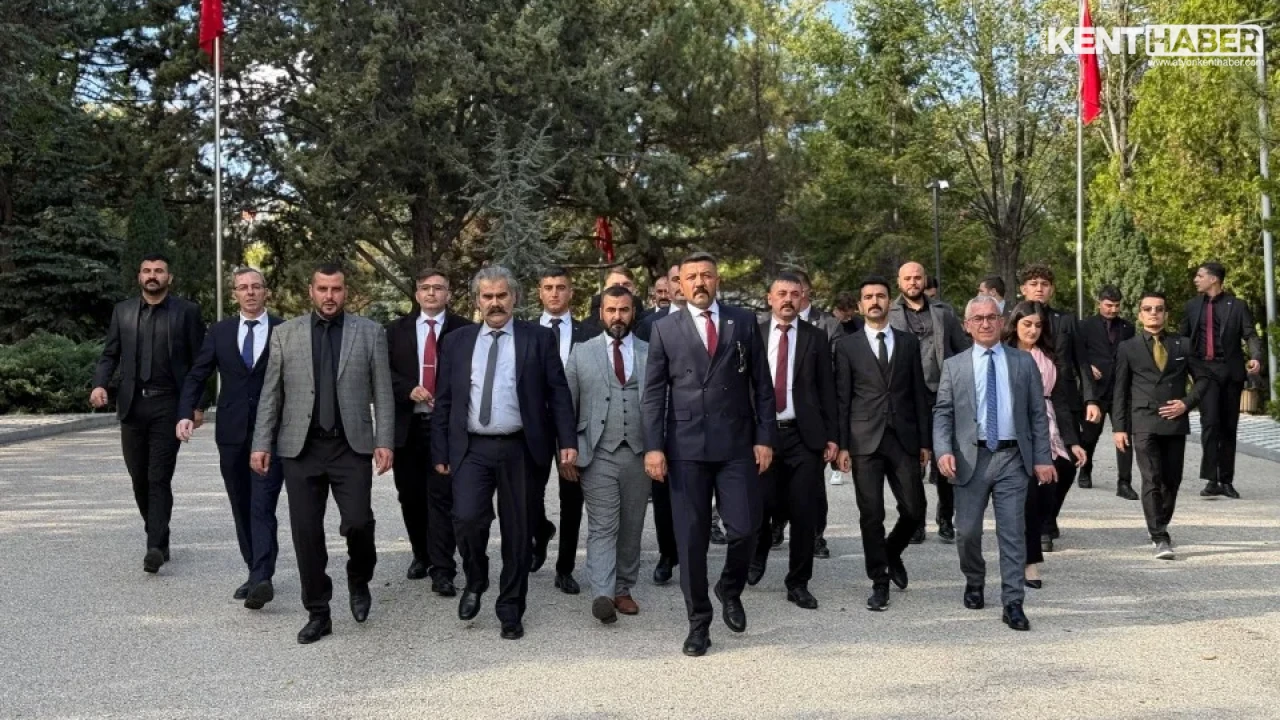 Afyonkarahisar Ülkü Ocakları Başkanı Mesut Çetinkaya ve Yönetimi Ankara’da Başbuğ Türkeş’in Anıt Mezarını Ziyaret Etti - Detay Görsel 1
