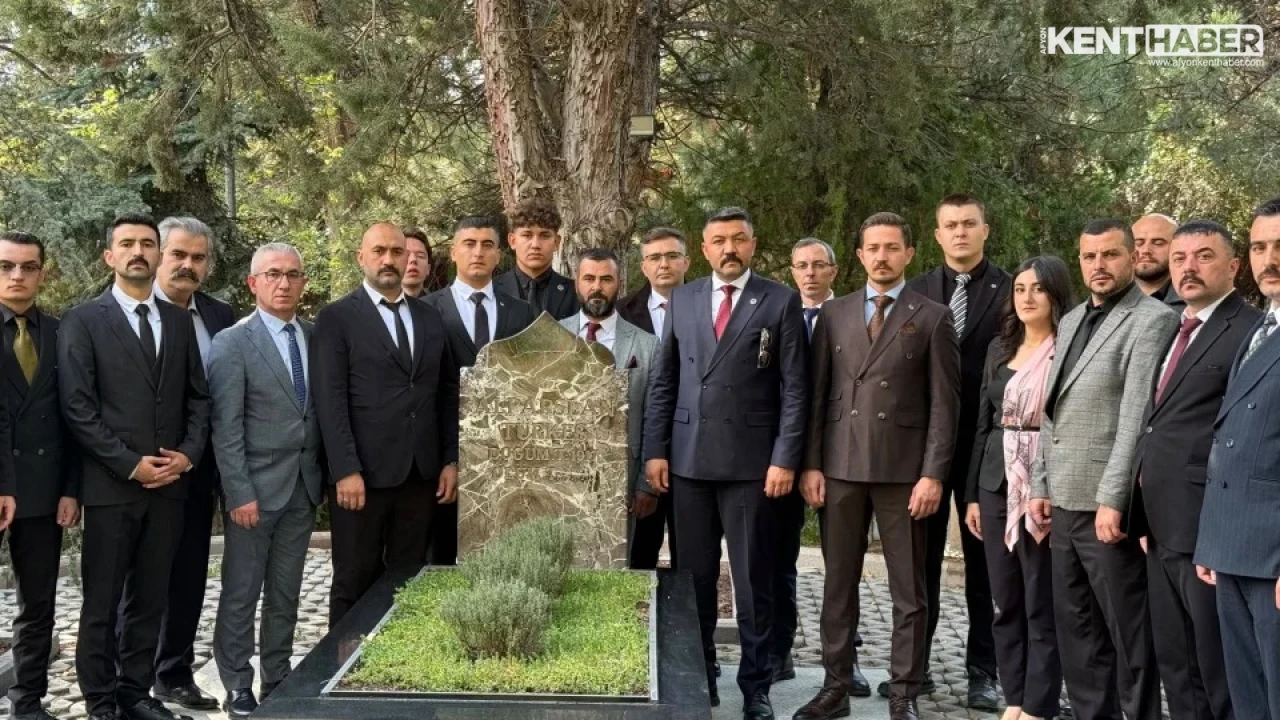 Afyonkarahisar Ülkü Ocakları Başkanı Mesut Çetinkaya ve Yönetimi Ankara’da Başbuğ Türkeş’in Anıt Mezarını Ziyaret Etti - Detay Görsel 2