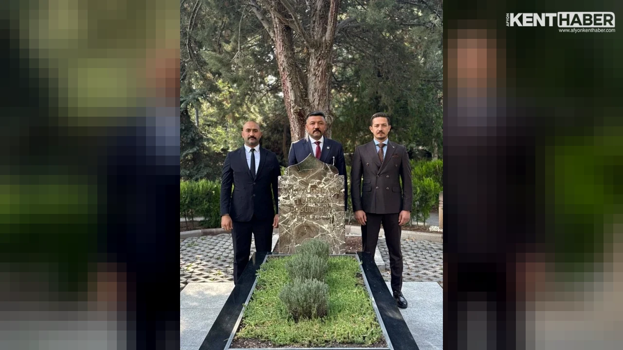 Afyonkarahisar Ülkü Ocakları Başkanı Mesut Çetinkaya ve Yönetimi Ankara’da Başbuğ Türkeş’in Anıt Mezarını Ziyaret Etti - Detay Görsel 3