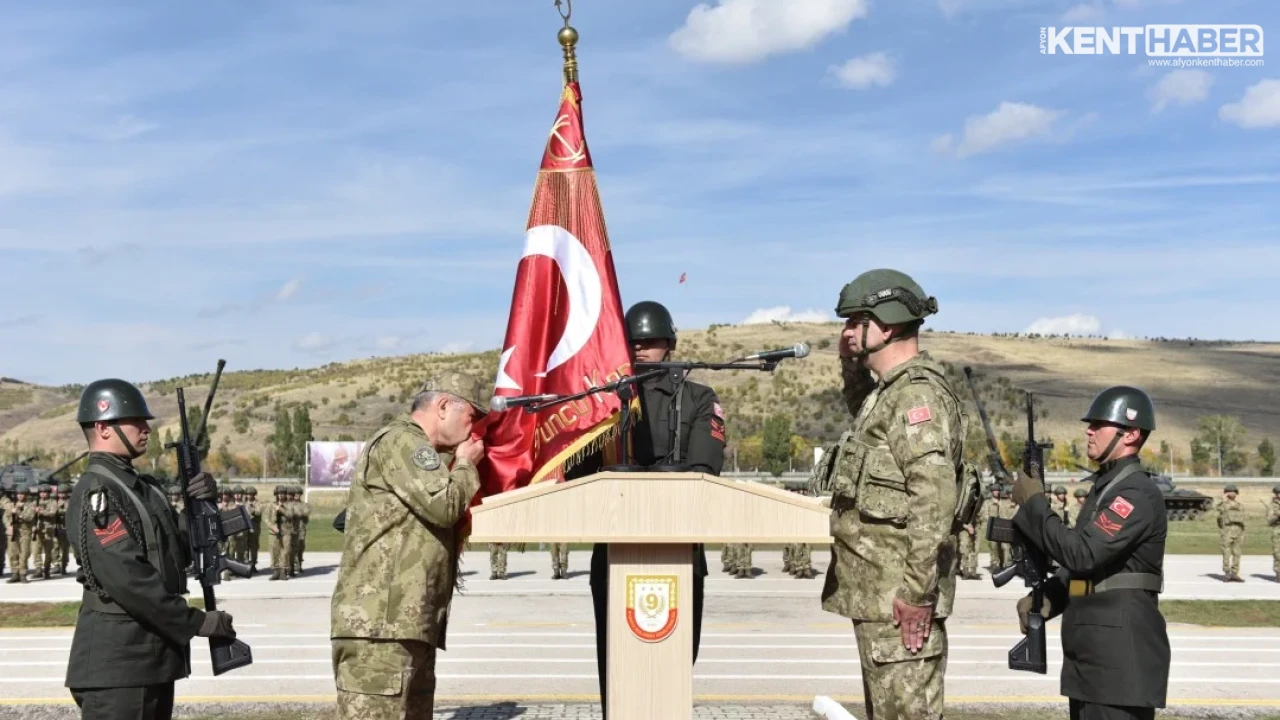 Erzurum Oltu'da 9'uncu Kolordu Zırhlı Alay Komutanlığı Sancak Tevdi Töreni Gerçekleşti - Detay Görsel 2