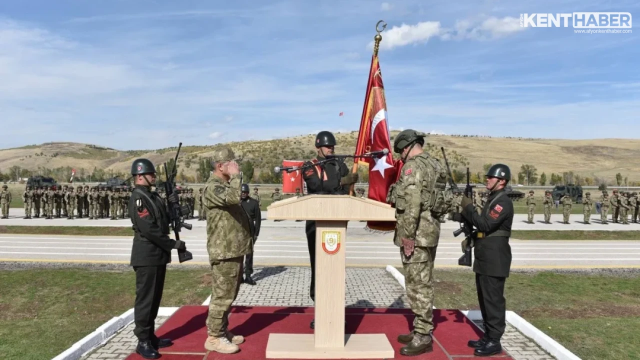 Erzurum Oltu'da 9'uncu Kolordu Zırhlı Alay Komutanlığı Sancak Tevdi Töreni Gerçekleşti - Detay Görsel 3