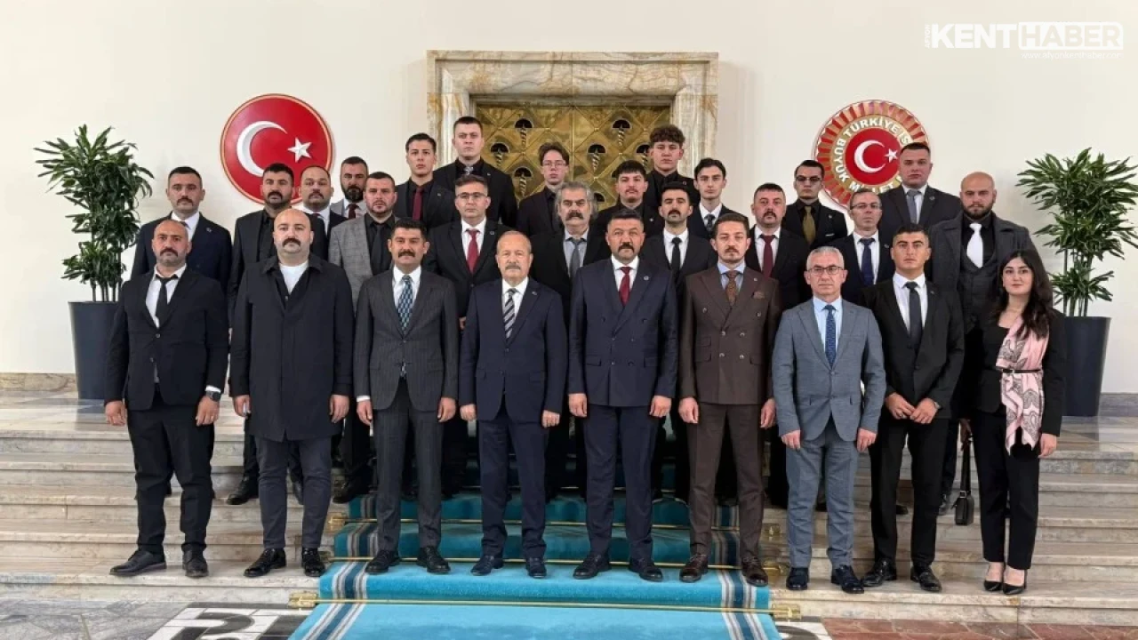 Afyonkarahisar Ülkü Ocakları Başkanı Mesut Çetinkaya'dan TBMM İdare Amiri Mehmet Taytak'a Anlamlı Ziyaret - Detay Görsel 1