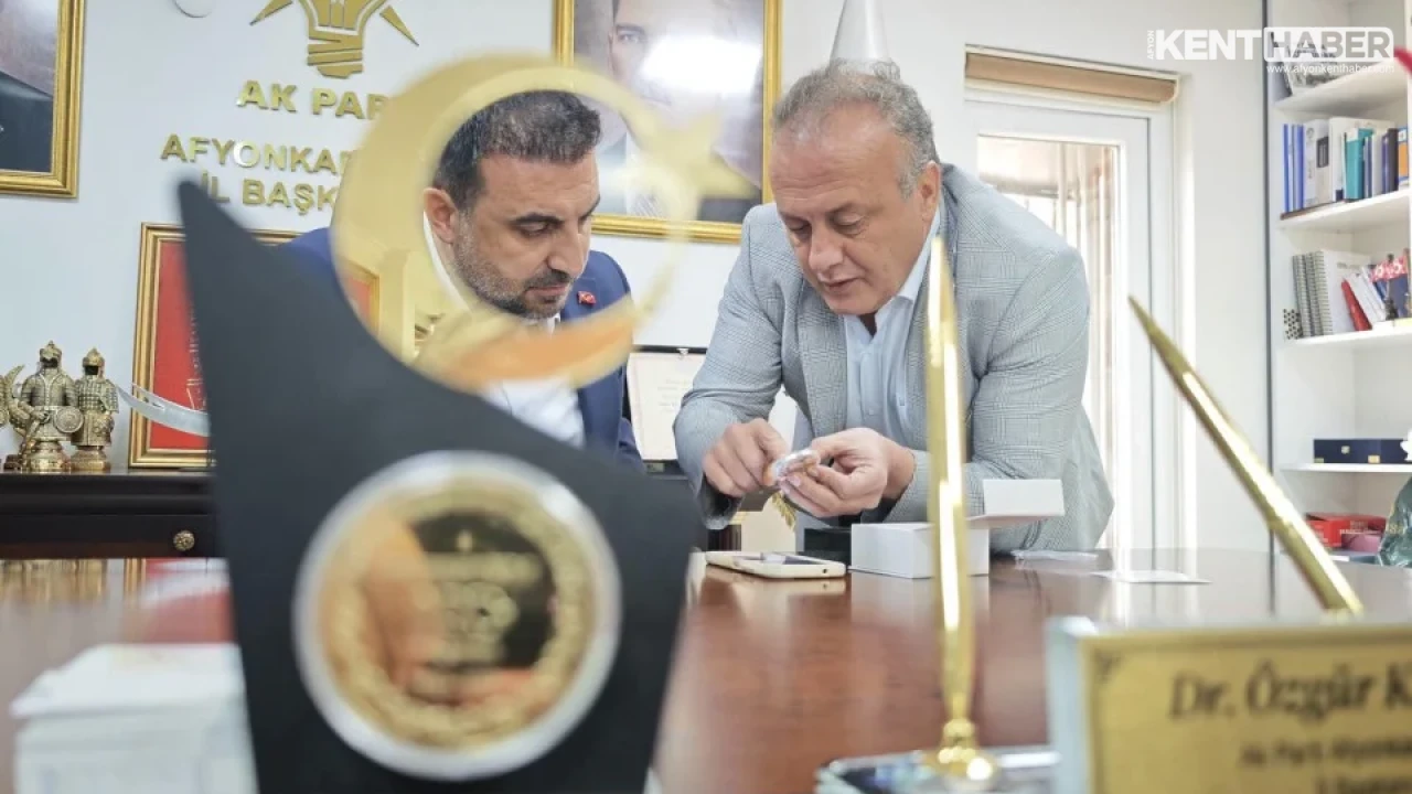 Gazeteci Murat Akarçay’dan AK Parti Afyonkarahisar İl Başkanı Dr. Özgür Kavak’a Hayırlı Olsun Ziyareti - Detay Görsel 1