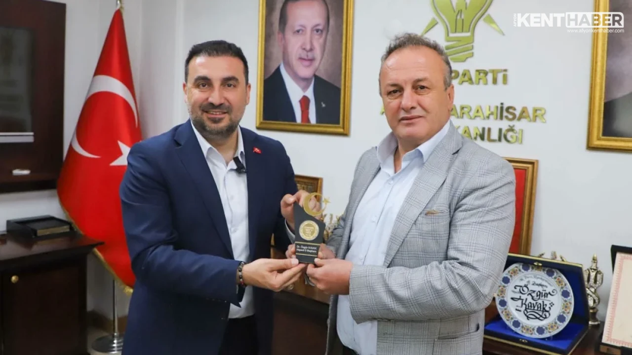 Gazeteci Murat Akarçay’dan AK Parti Afyonkarahisar İl Başkanı Dr. Özgür Kavak’a Hayırlı Olsun Ziyareti - Detay Görsel 3
