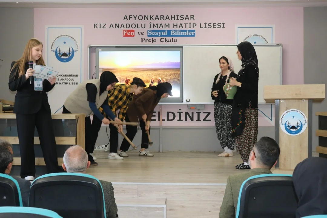 Afyonkarahisar'da Cengiz Aytmatov Paneli Düzenlendi - Detay Görsel 2