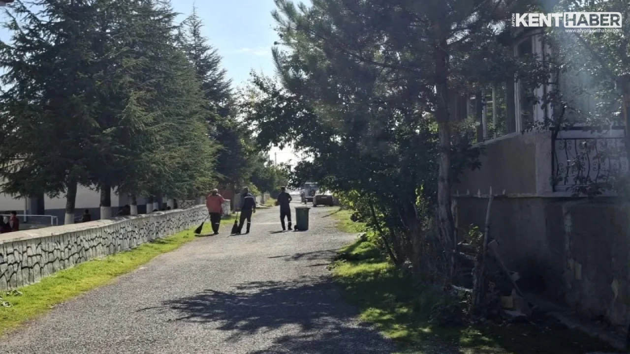 Bolvadin Gölbaşı Mahallesi'nde Kapsamlı Temizlik Seferberliği Başlatıldı - Detay Görsel 1