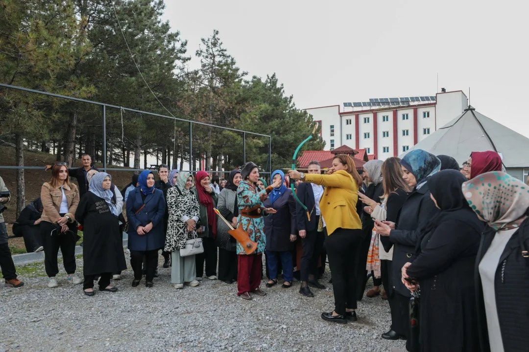 Afyonkarahisar’da Anne-Kız Kampı Coşkusu: Başkan Köksal ve Heyet Sultandağı’nda Buluştu