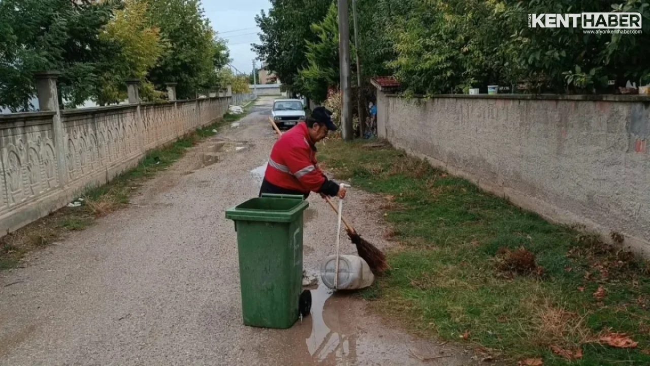 Bolvadin Belediyesi'nden İhsaniye ve Yakupşevki Paşa Mahallelerinde Kapsamlı Temizlik Çalışması - Detay Görsel 4