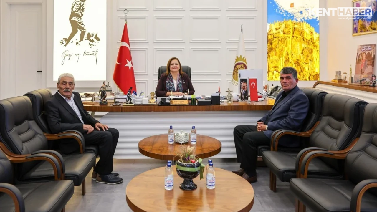 Afyonkarahisar Belediye Başkanı Burcu Köksal, İhsaniye Yenice Köyü Muhtarı Yalçın Kuru’yu Ağırladı