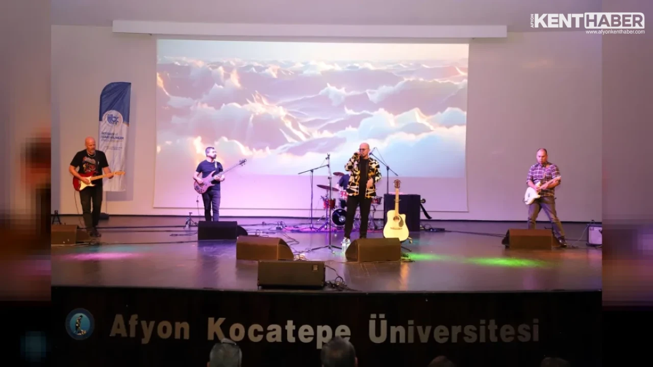 AKÜ İİBF Müzik Grubu Pareto Band Öğrenciler İçin Müzik Ziyafeti Sundu