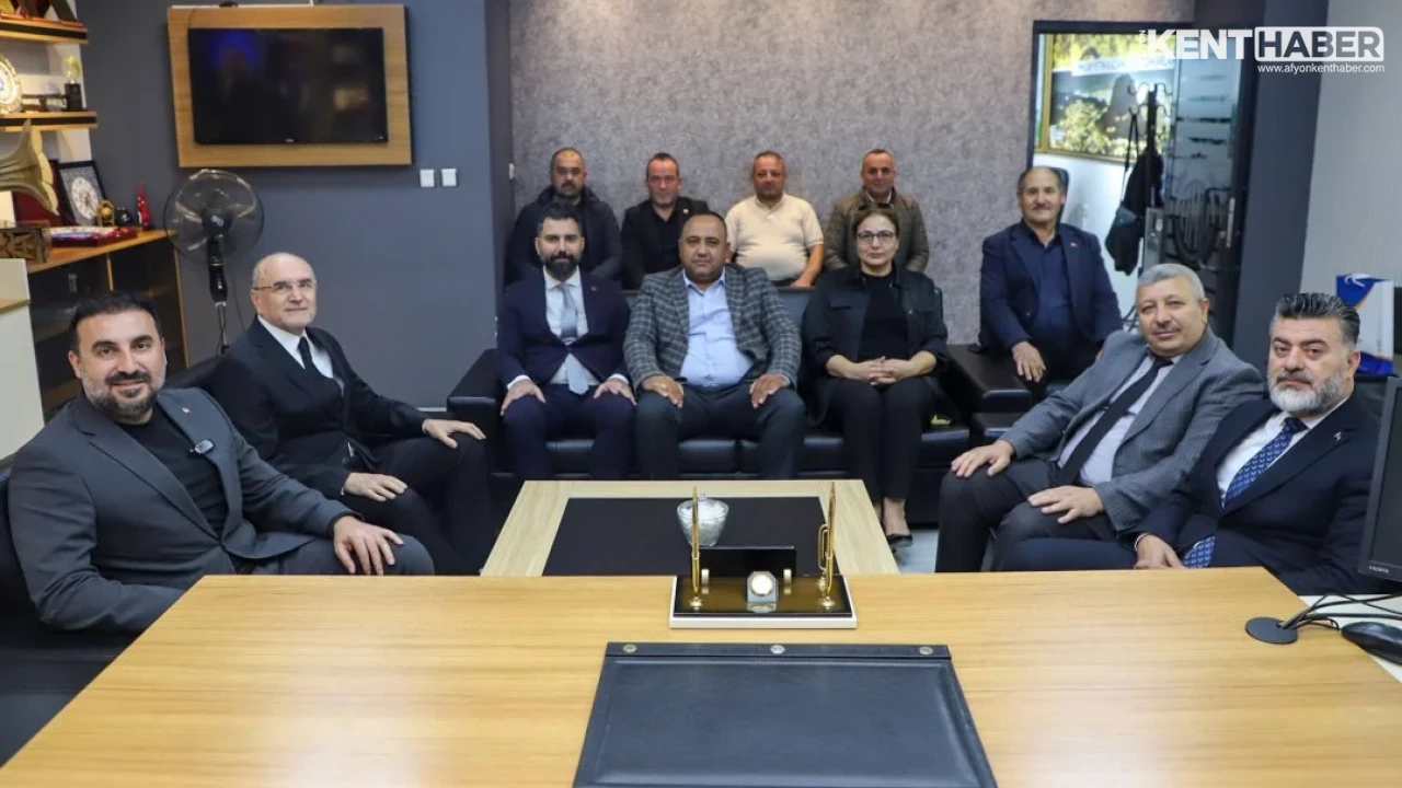 AK Parti İl Başkanı Dr. Özgür Kavak’tan 19 Ekim Muhtarlar Günü'nde Anlamlı Ziyaret - Detay Görsel 4