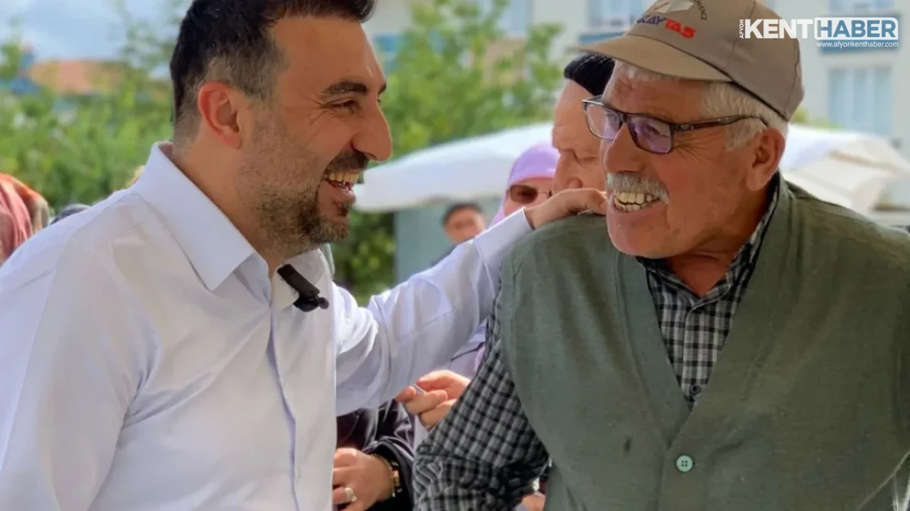 AK Parti Afyonkarahisar İl Başkanı Dr. Özgür Kavak Sahipata Pazarı’nda Esnaf ve Vatandaşlarla Buluştu