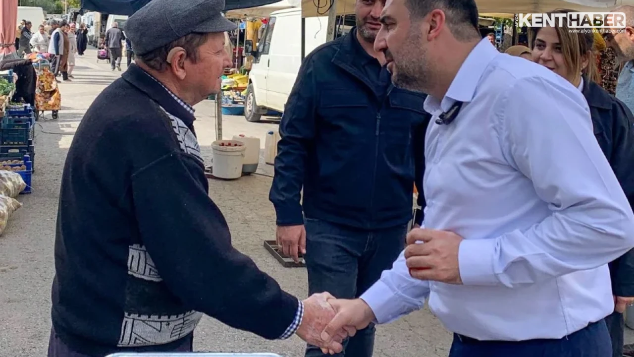 AK Parti Afyonkarahisar İl Başkanı Dr. Özgür Kavak Sahipata Pazarı'nda Esnaf ve Vatandaşlarla Buluştu - Detay Görsel 2