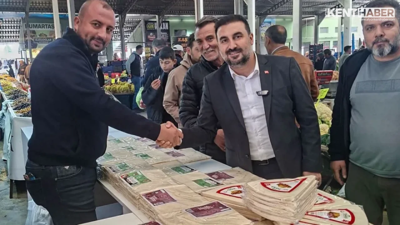 AK Parti Afyonkarahisar İl Başkanı Dr. Özgür Kavak Fuar Alanı Cumartesi Pazarı’nı Ziyaret Etti