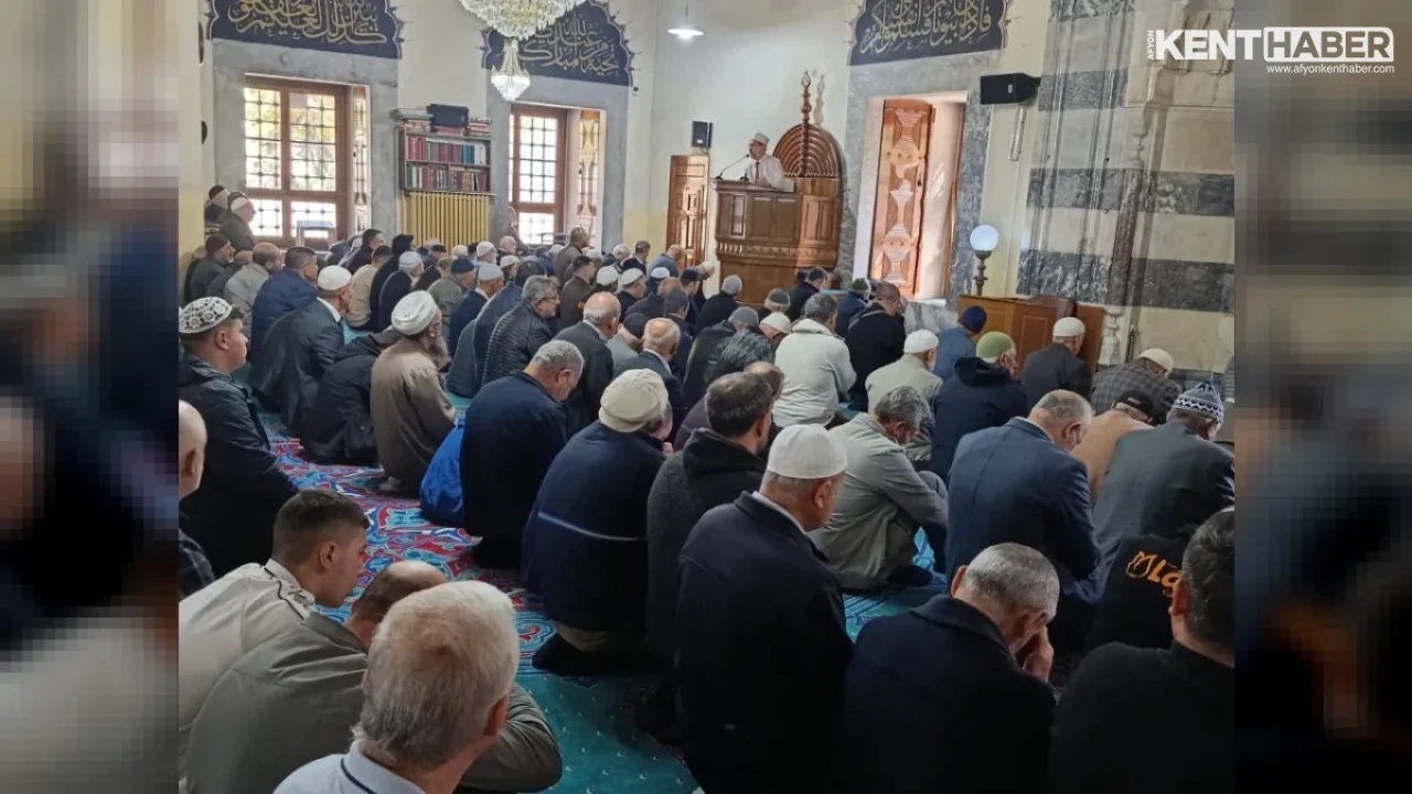 Afyonkarahisar İl Müftüsü Dr. Ali Hayri Çelik İmaret Camii’nde Vatandaşlarla Buluştu