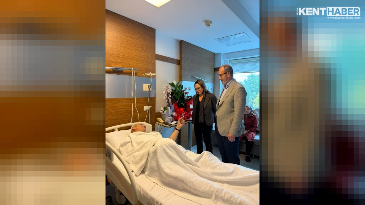 İl Sağlık Müdürü Dr. Hakkı Öztürk'ten Hastanede Tedavi Gören İsmail Kumartaşlı'ya Geçmiş Olsun Ziyareti - Detay Görsel 3