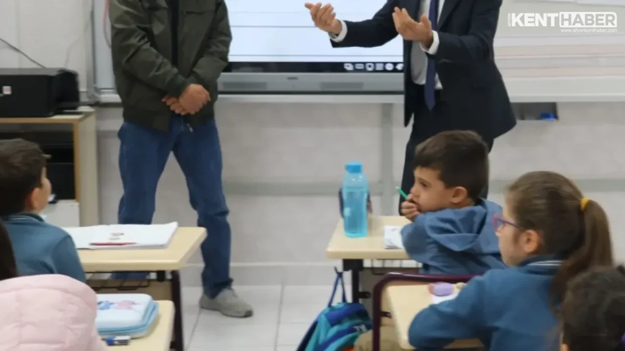 Şuhut Milli Eğitim Müdürü Ebubekir Bozkurt Kurtuluş İhsan Küçükarslan İlkokulu’nu Ziyaret Etti