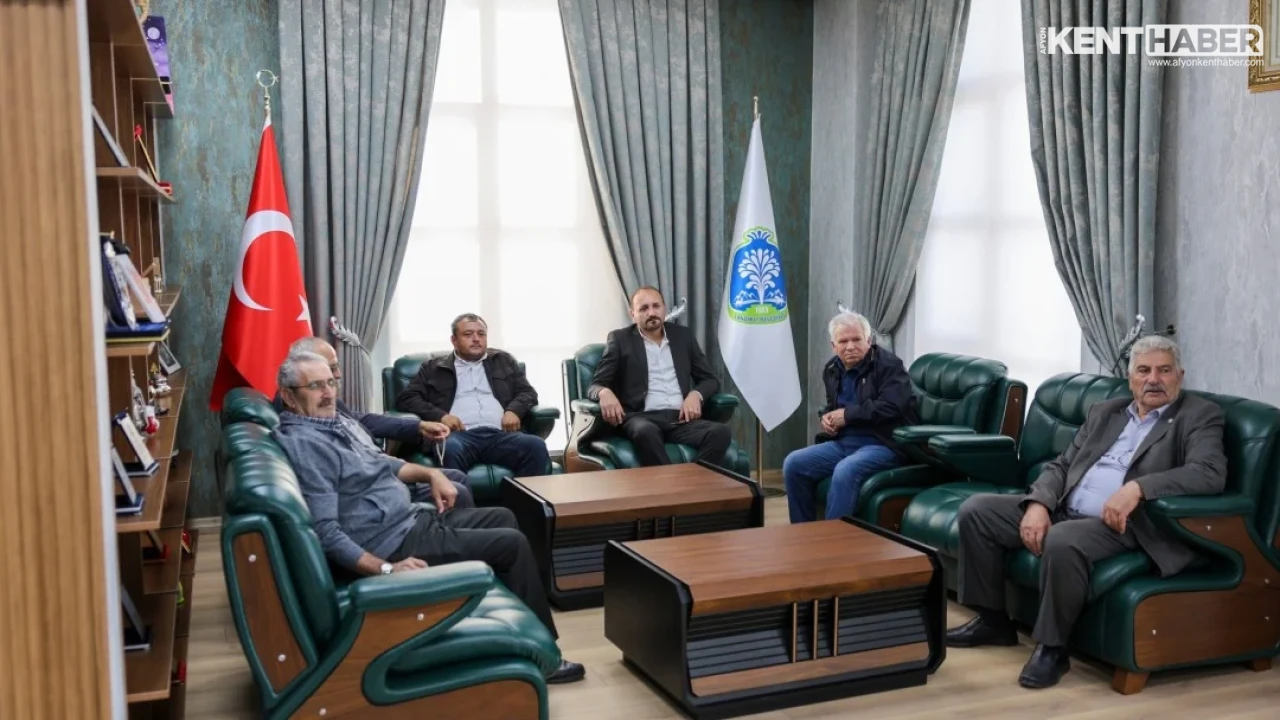 İYİ Parti heyetinden Sandıklı Belediye Başkanı Adnan Öztaş’a makam ziyareti - Detay Görsel 2