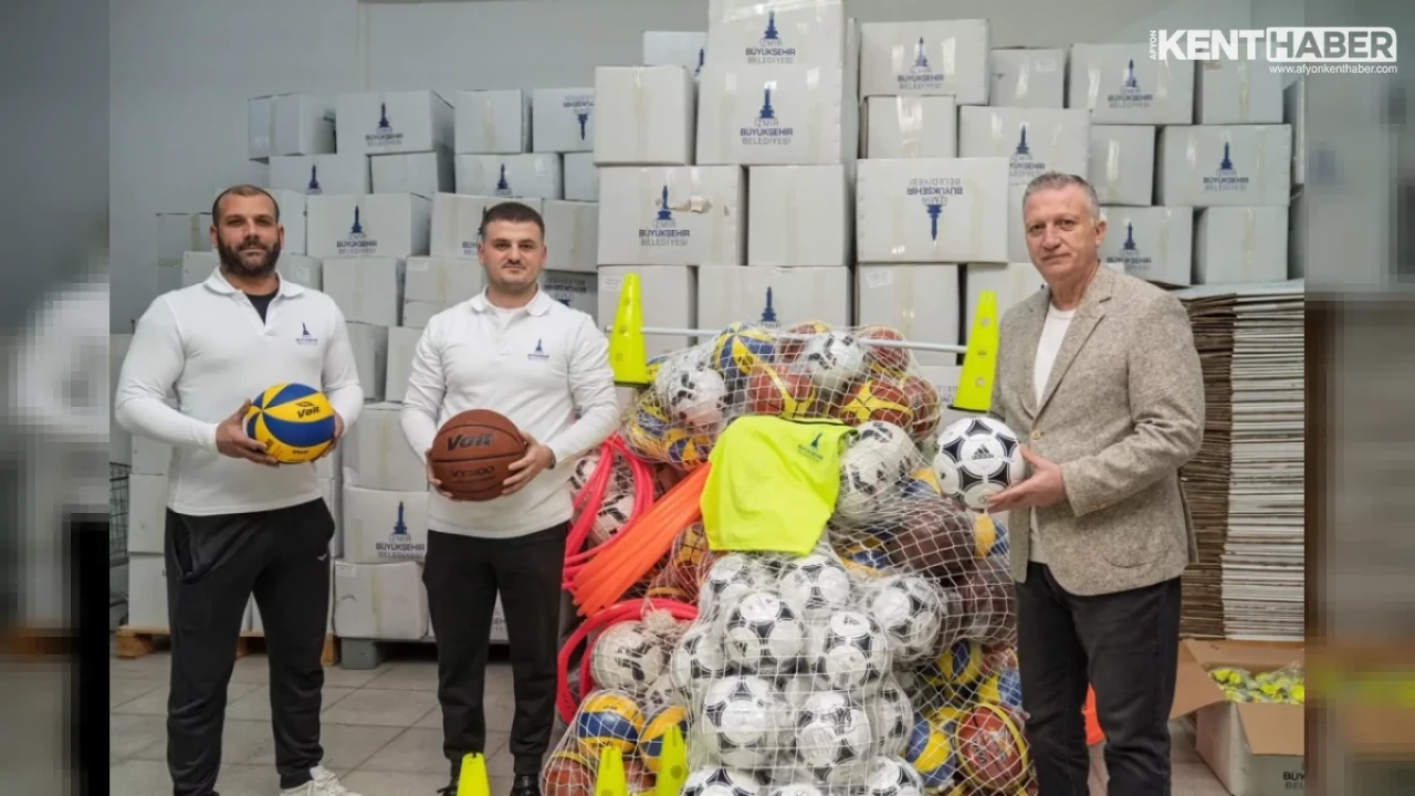 İzmir Büyükşehir Belediyesinden Amatör Spor Kulüplerine 36 Milyon Liralık Dev Destek