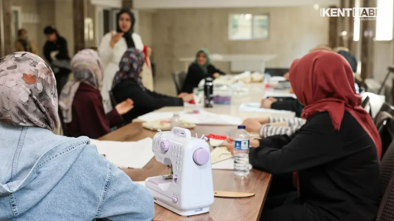 Afyonkarahisar Belediyesi Kadın Kültür Evlerinde Üretim Seferberliği Başladı