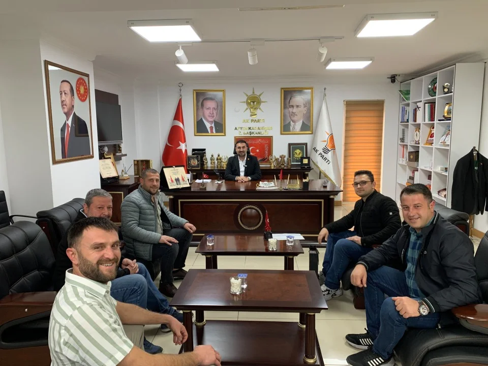 AK Parti Afyonkarahisar İl Başkanlığı’nda Anlamlı Ziyaret: Suat Taşkın ve Heyeti Dr. Özgür Kavak ile Buluştu