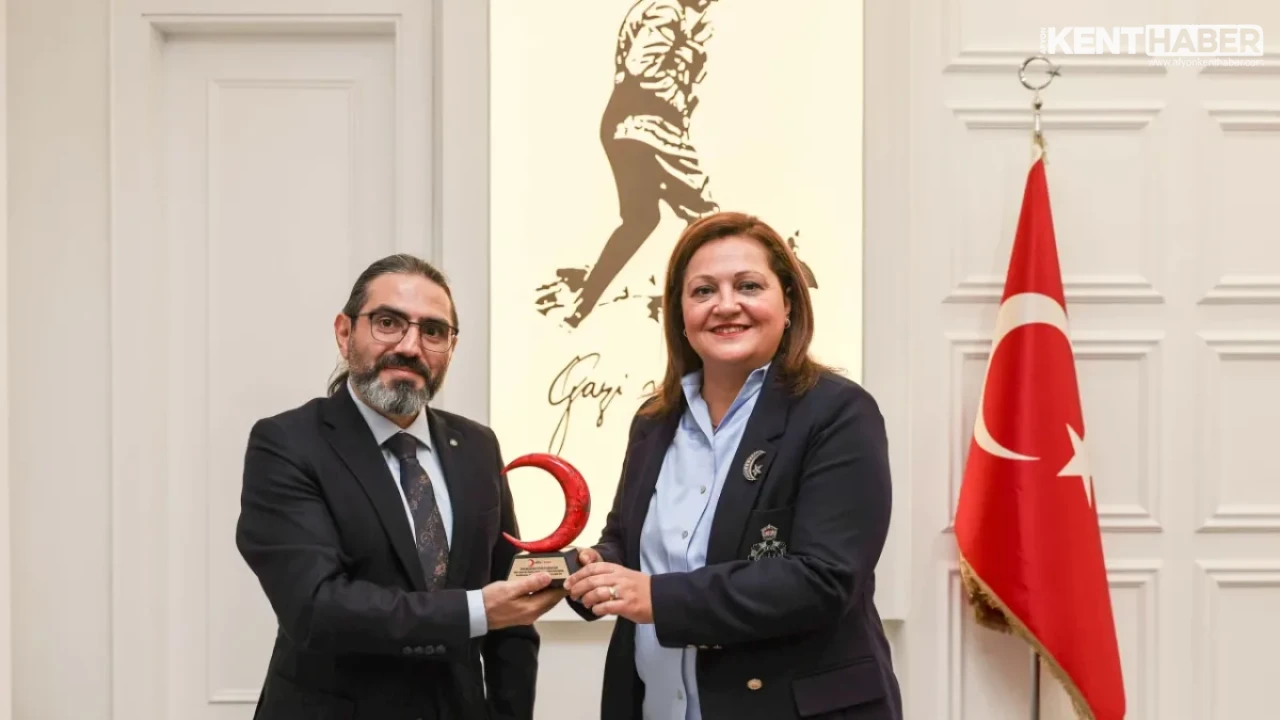 Afyonkarahisar Belediye Başkanı Burcu Köksal, Kızılay İçecek Genel Müdür Yardımcısını Ağırladı