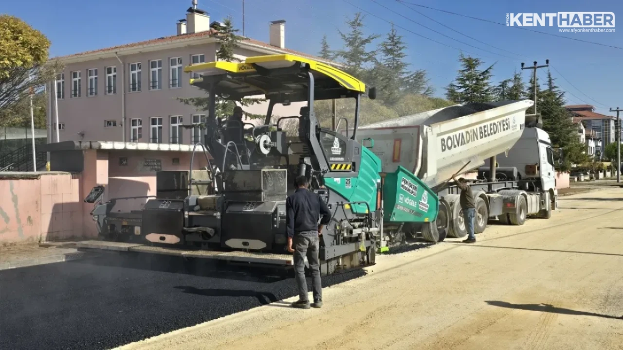 Bolvadin’de Ertuğrul Gazi Caddesi İçin 2,5 Milyon TL’lik Asfalt Yatırımı Başlatıldı - Detay Görsel 3