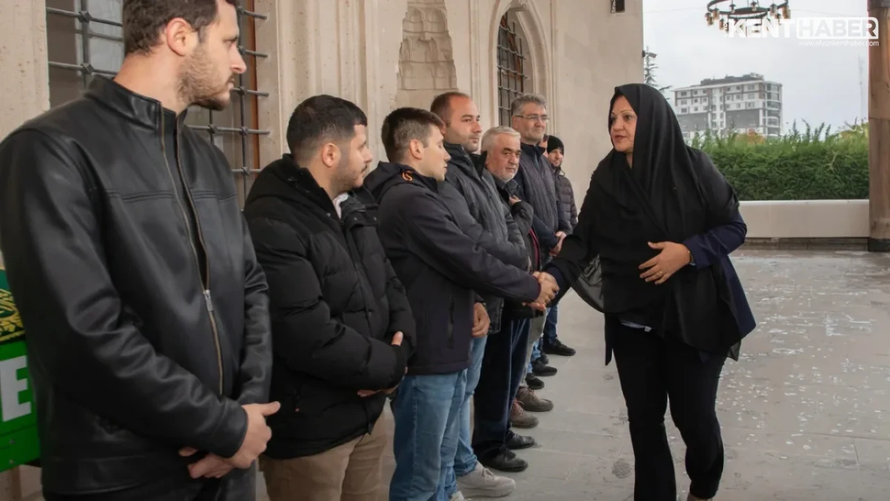 Afyonkarahisar Belediye Başkanı Burcu Köksal, İsmail Göbel’in Cenaze Törenine Katıldı