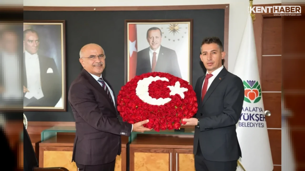 Malatya muhtarlarından Başkan Sami Er e hizmet ve yatırım teşekkürü