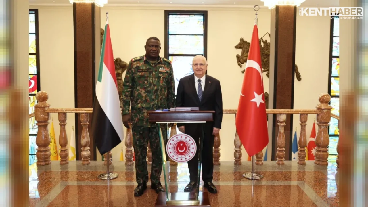Bakan Yaşar Güler, Sudan Kara Kuvvetleri Komutanı Alneil’i Ankara’da Kabul Etti