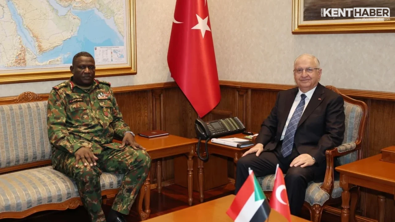 Bakan Yaşar Güler, Sudan Kara Kuvvetleri Komutanı Alneil'i Ankara'da Kabul Etti - Detay Görsel 2