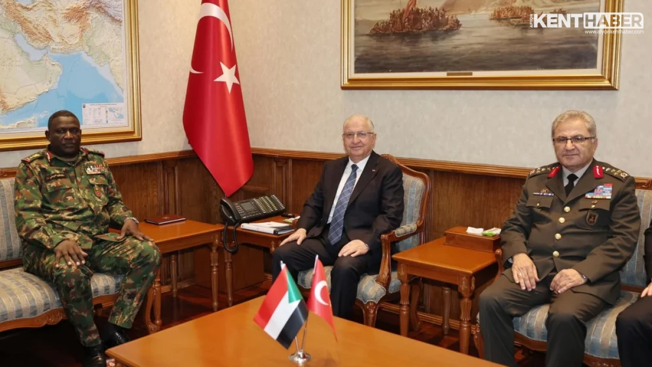 Bakan Yaşar Güler, Sudan Kara Kuvvetleri Komutanı Alneil'i Ankara'da Kabul Etti - Detay Görsel 3
