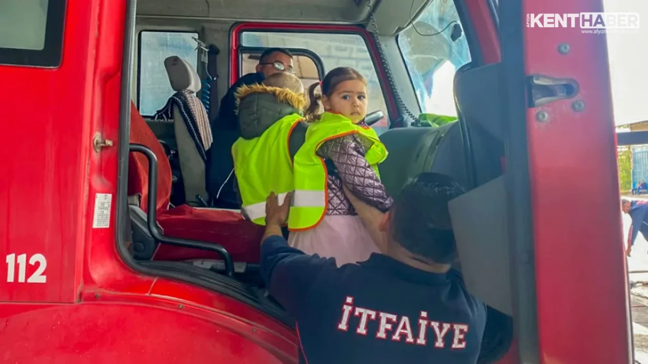 Sandıklı Belediyesi İtfaiye Amirliği’nde Minik Öğrencilere Yangın Güvenliği Eğitimi