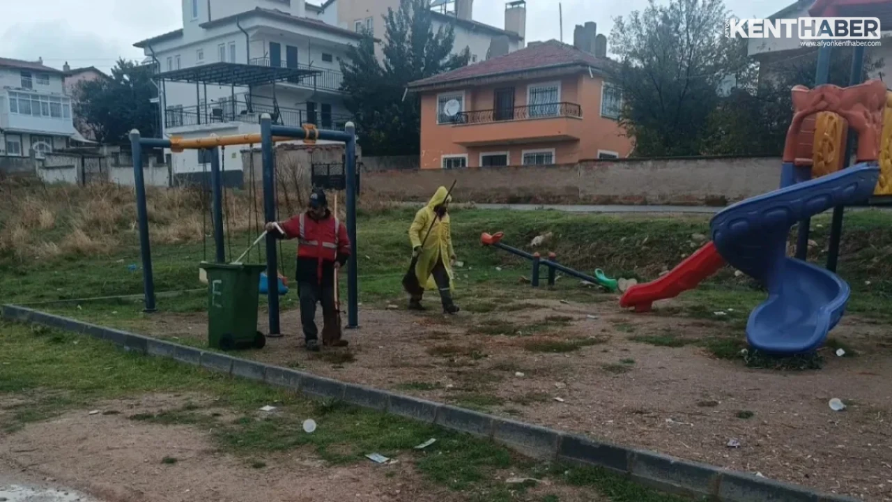 Bolvadin Belediyesi'nden Sağanak Yağışa Rağmen Cirit Mahallesi'nde Temizlik Seferberliği - Detay Görsel 1