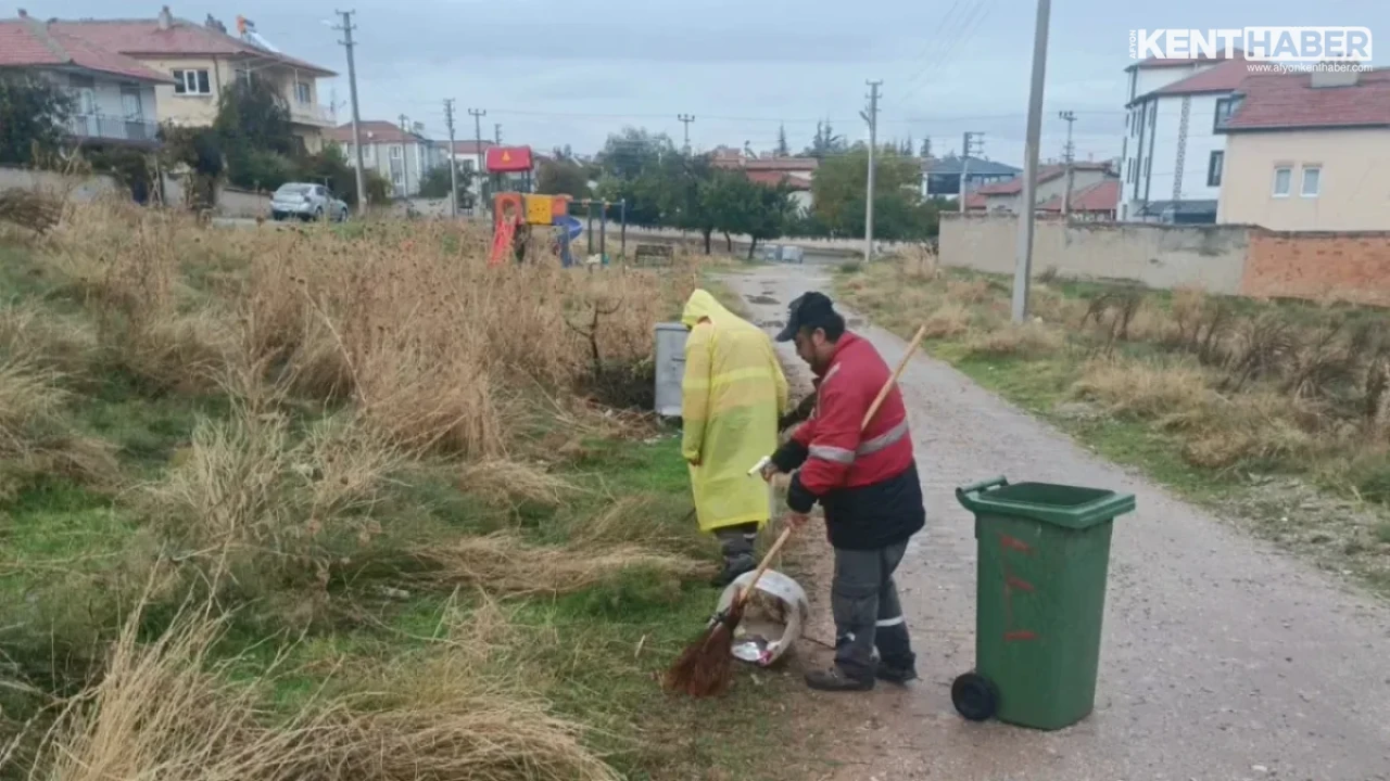 Bolvadin Belediyesi'nden Sağanak Yağışa Rağmen Cirit Mahallesi'nde Temizlik Seferberliği - Detay Görsel 4