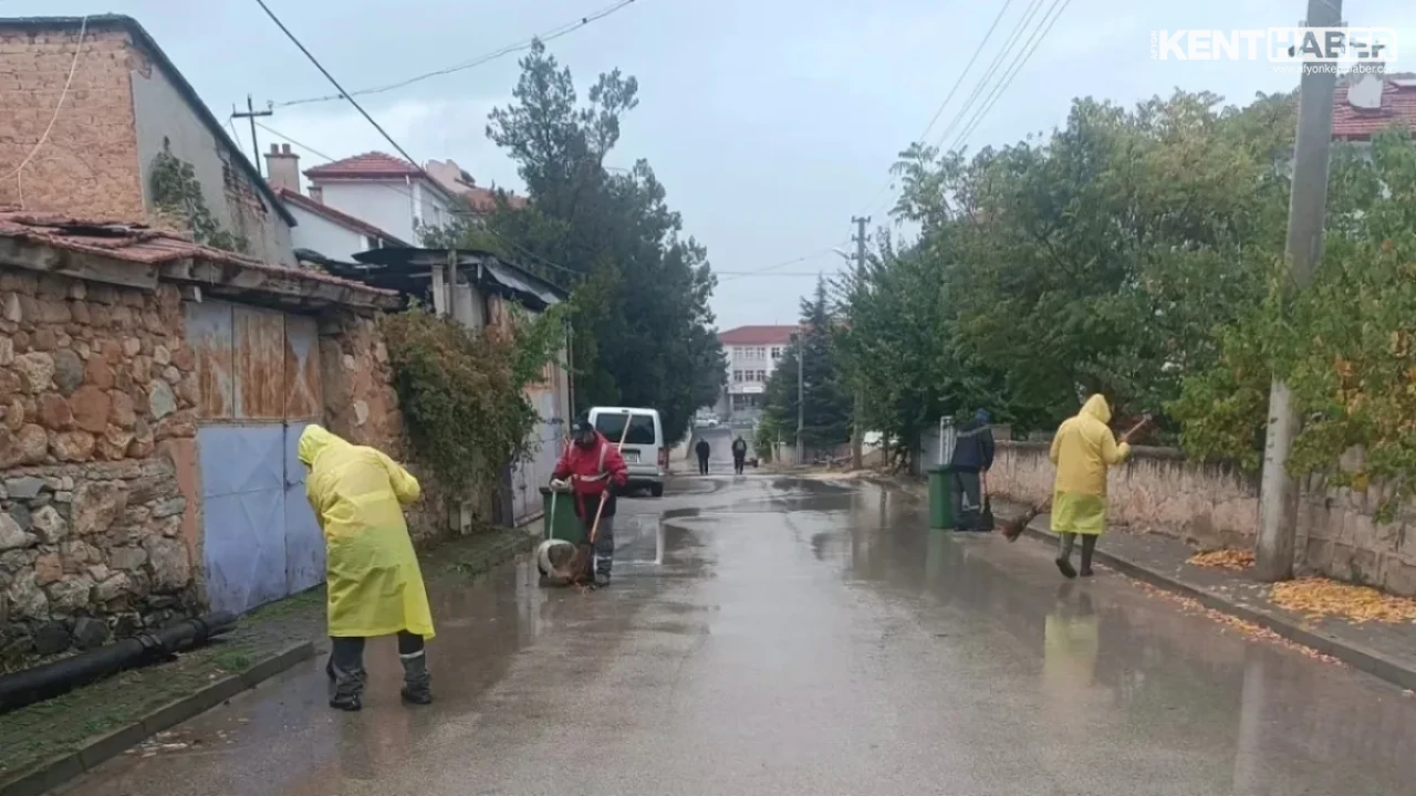 Bolvadin Belediyesi'nden Sağanak Yağışa Rağmen Cirit Mahallesi'nde Temizlik Seferberliği - Detay Görsel 5