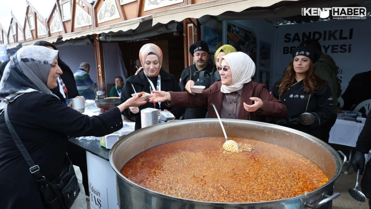 Sandıklı Belediyesi Uluslararası Gastro Afyon Festivali’nde Alacaş Yemeği Tanıttı - Detay Görsel 1