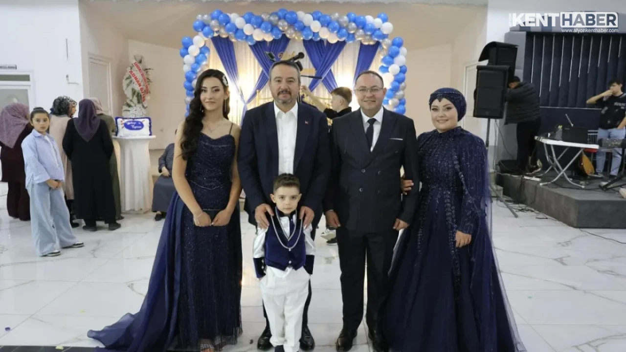 Sandıklı Belediye Başkanı Adnan Öztaş, Personelinin Evladının Sünnet Törenine Katıldı