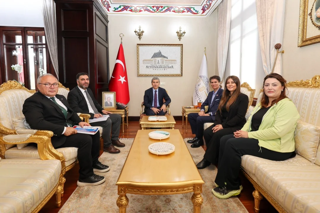 Türkiye Curling Federasyonu Başkanı Kenan Şebin Afyonkarahisar Valisi Naci Aktaş’ı Ziyaret Etti - Detay Görsel 4