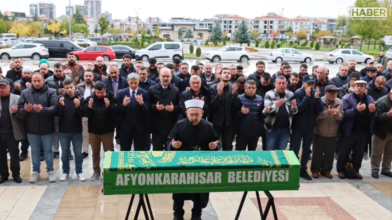 Afyonkarahisar Valisi Dr. Naci Aktaş ve Bakan Yardımcısı Dr. Serdar Çam Cenaze Namazına Katıldı