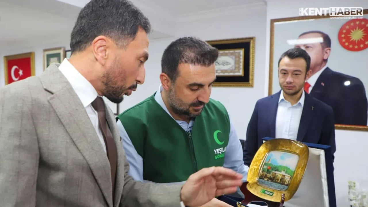 Yeşilay Afyonkarahisar Heyetinden AK Parti İl Başkanı Dr. Özgür Kavak'a Nazik Ziyaret - Detay Görsel 1