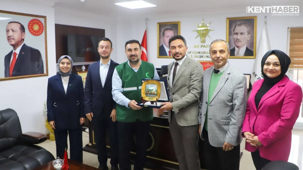 Yeşilay Afyonkarahisar Heyetinden AK Parti İl Başkanı Dr. Özgür Kavak'a Nazik Ziyaret - Detay Görsel 3